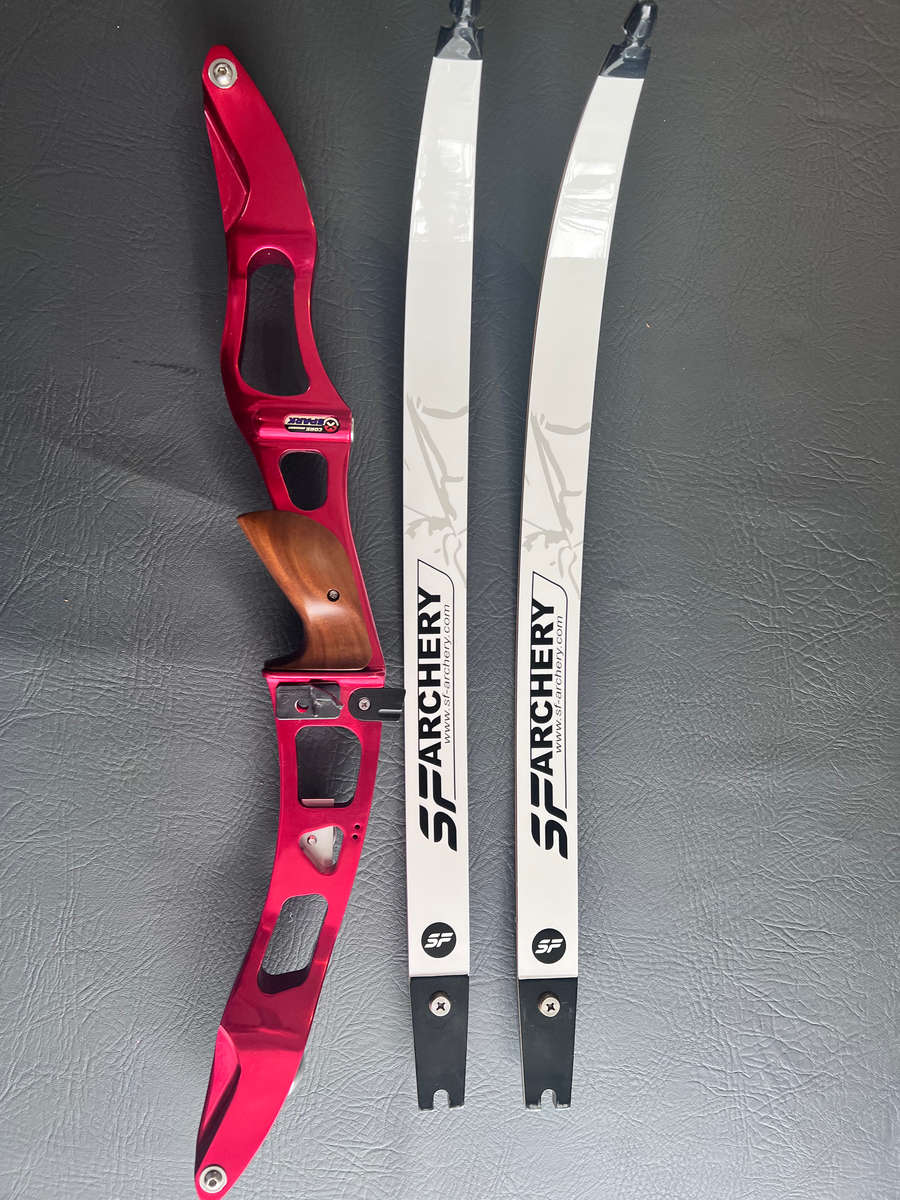 PROFESSIONAL RECURVE BOW LOT FOR BEGINNER - ADULT - RIGHT HAND