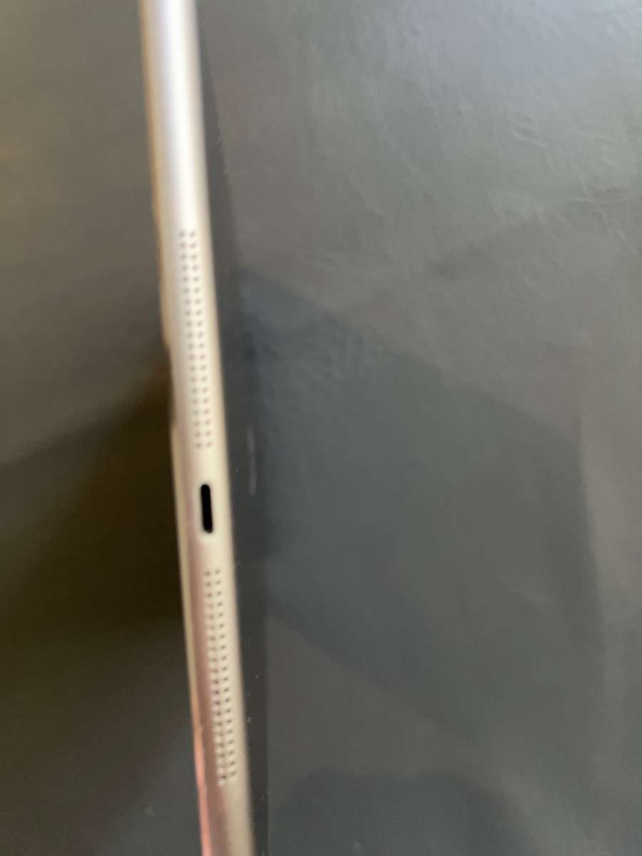 IPAD AIR 1 - 16GB - CELLULAR AND WI-FI