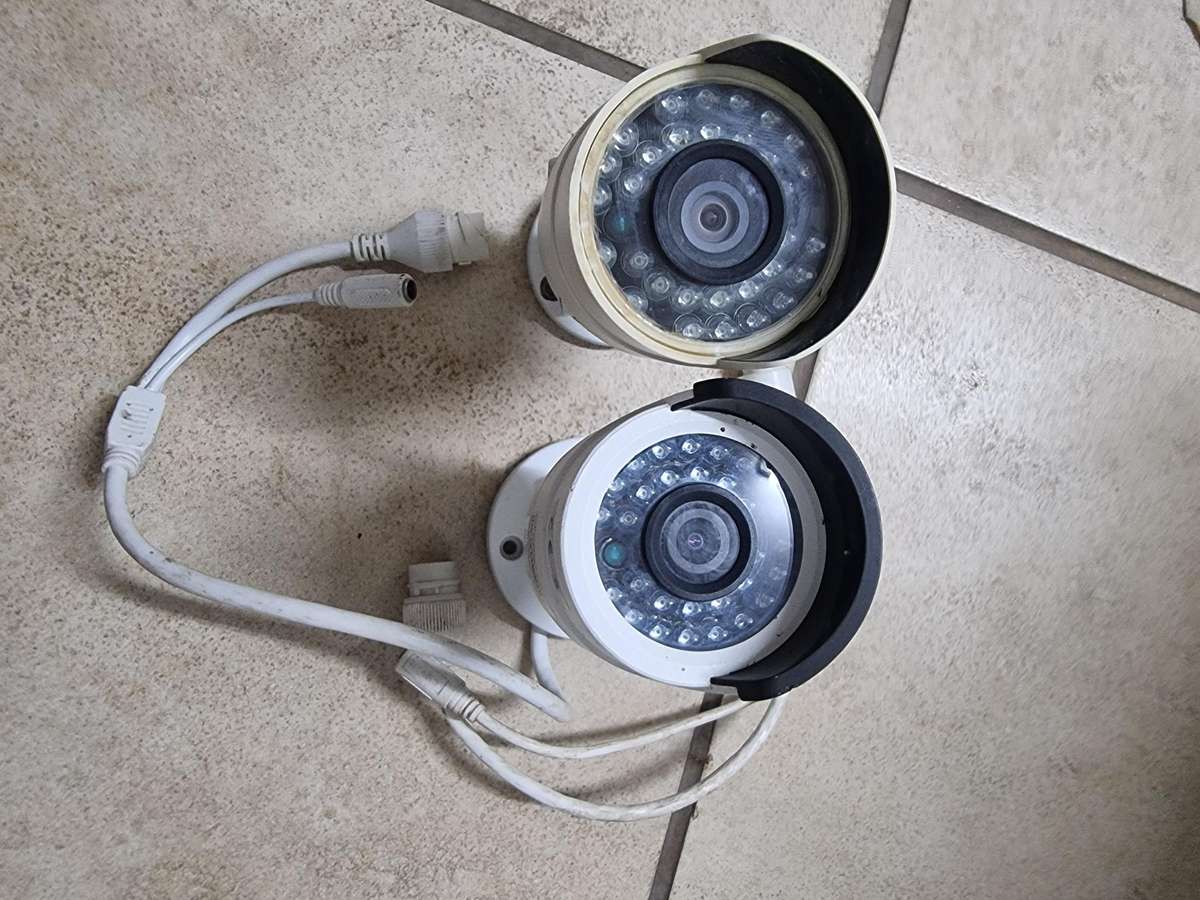 lot of 2 super performance hikvision 4mm ip cameras