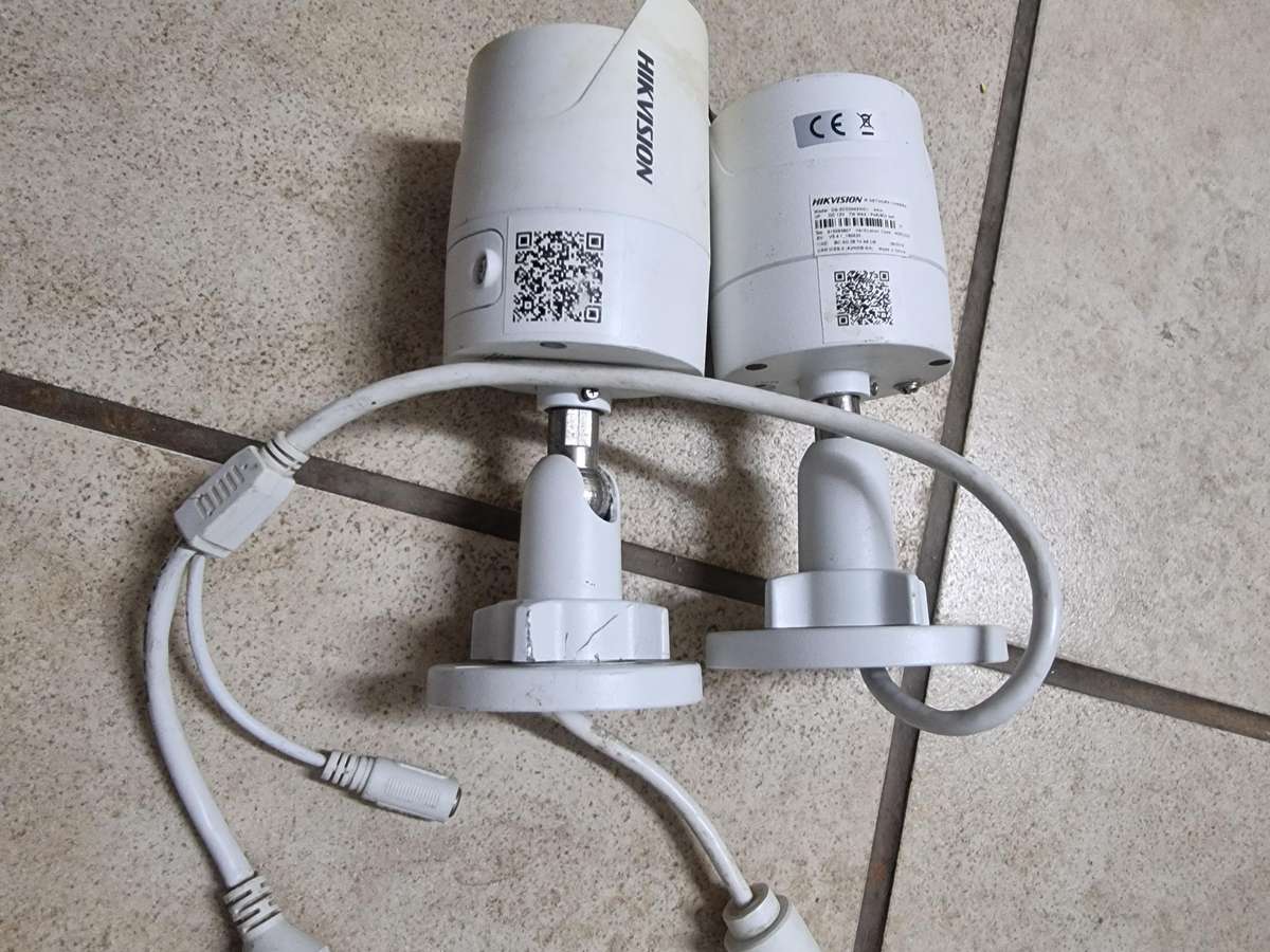 lot of 2 super performance hikvision 4mm ip cameras