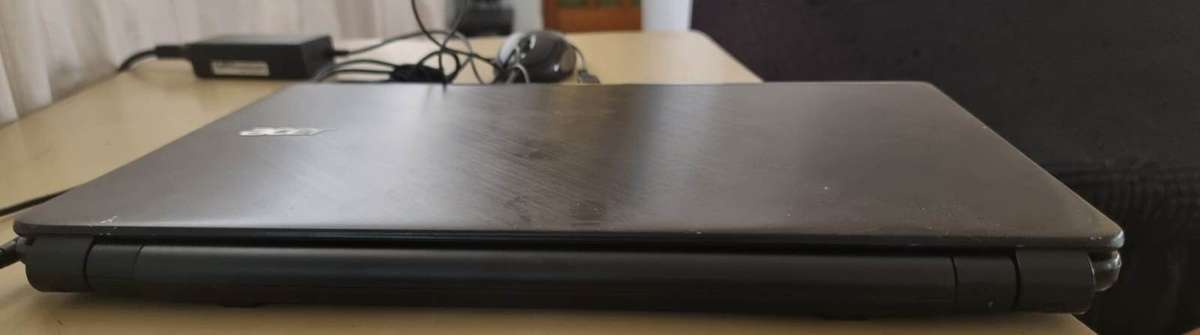 Superfast bargain Acer travelmate i5 ssd hhd 8gb ram 64bit Windows 10