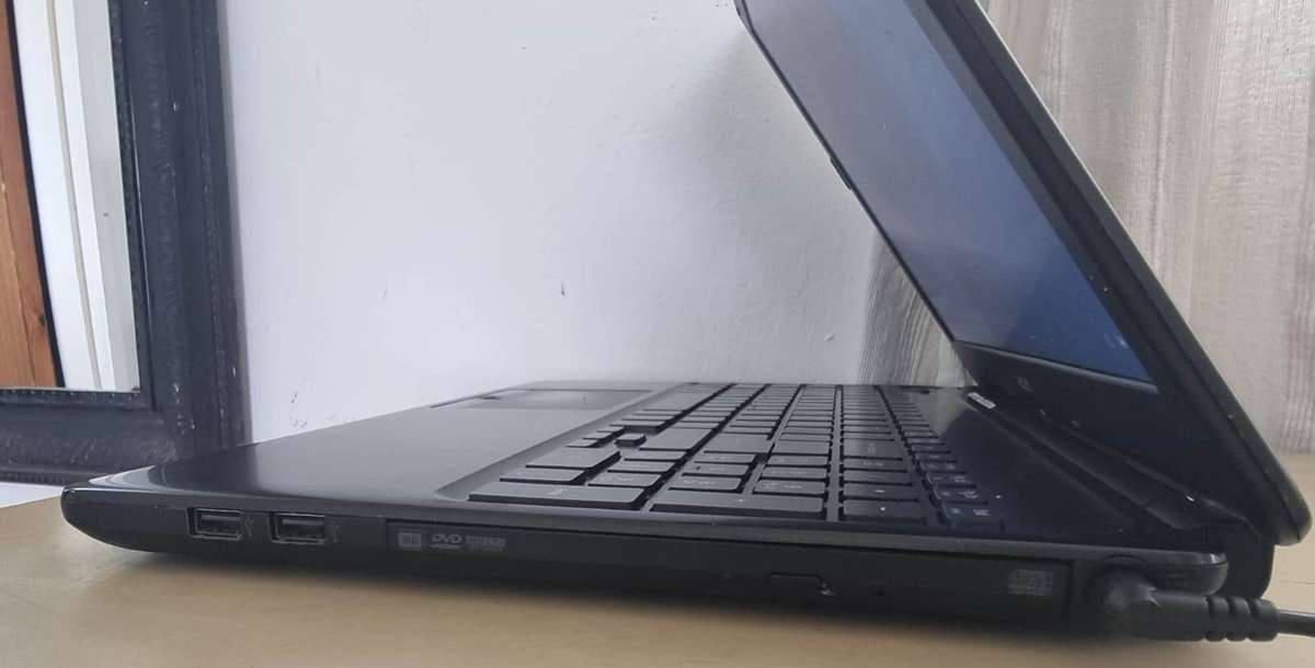 Superfast bargain Acer travelmate i5 ssd hhd 8gb ram 64bit Windows 10