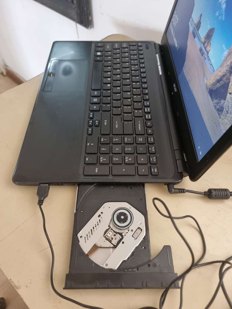 Superfast bargain Acer travelmate i5 ssd hhd 8gb ram 64bit Windows 10