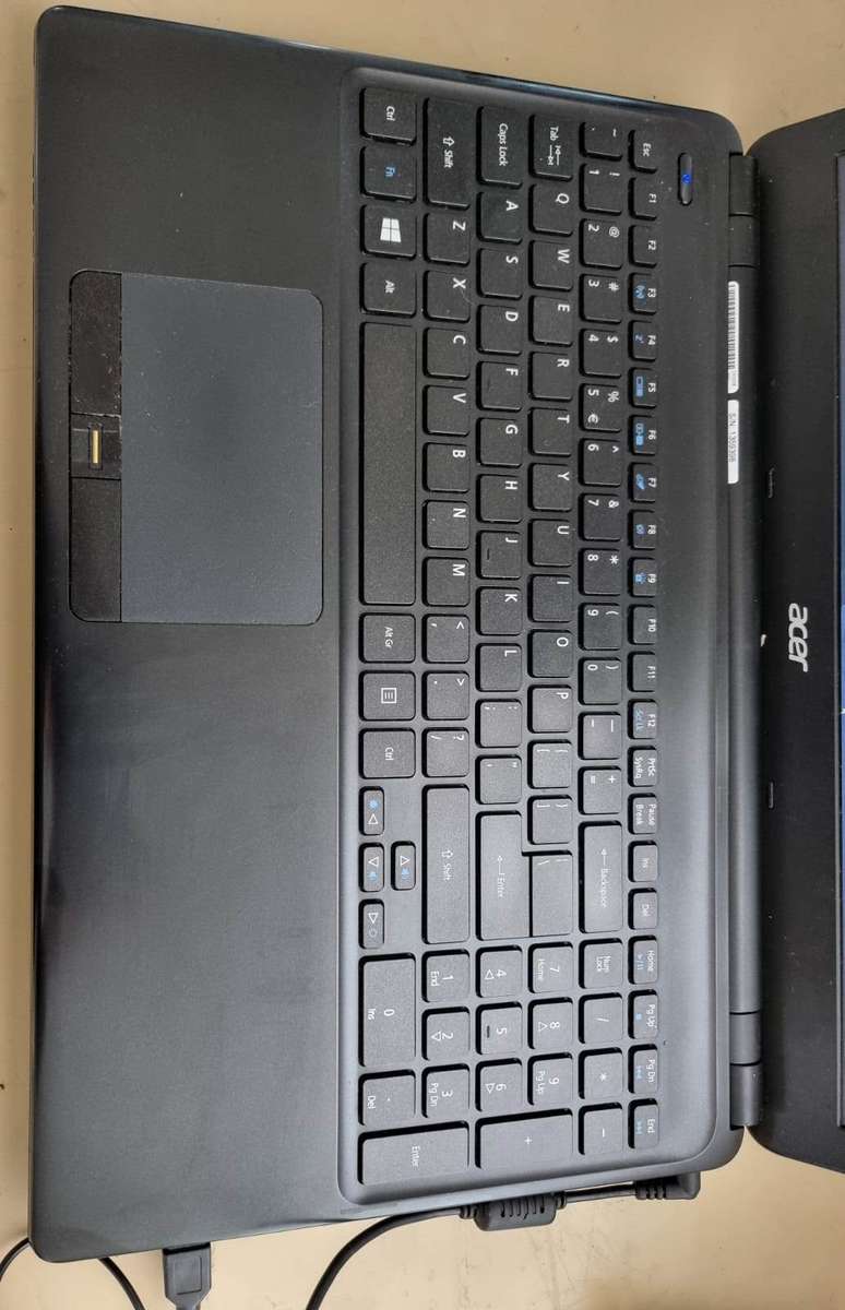 Superfast bargain Acer travelmate i5 ssd hhd 8gb ram 64bit Windows 10