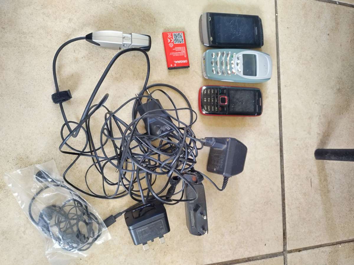 bargain bin mixed lot of electronics