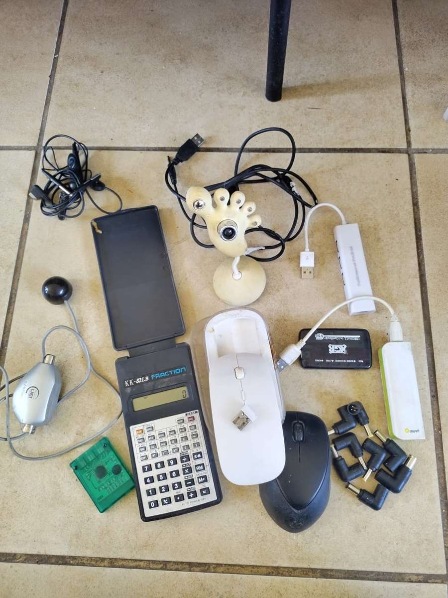 bargain bin mixed lot of electronics