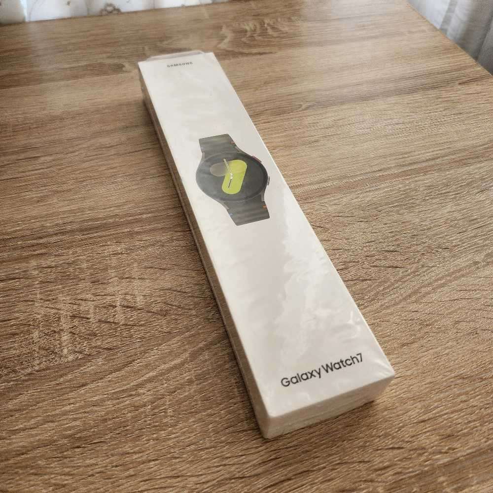 Sealed Samsung Galaxy Watch 7 44mm LTE