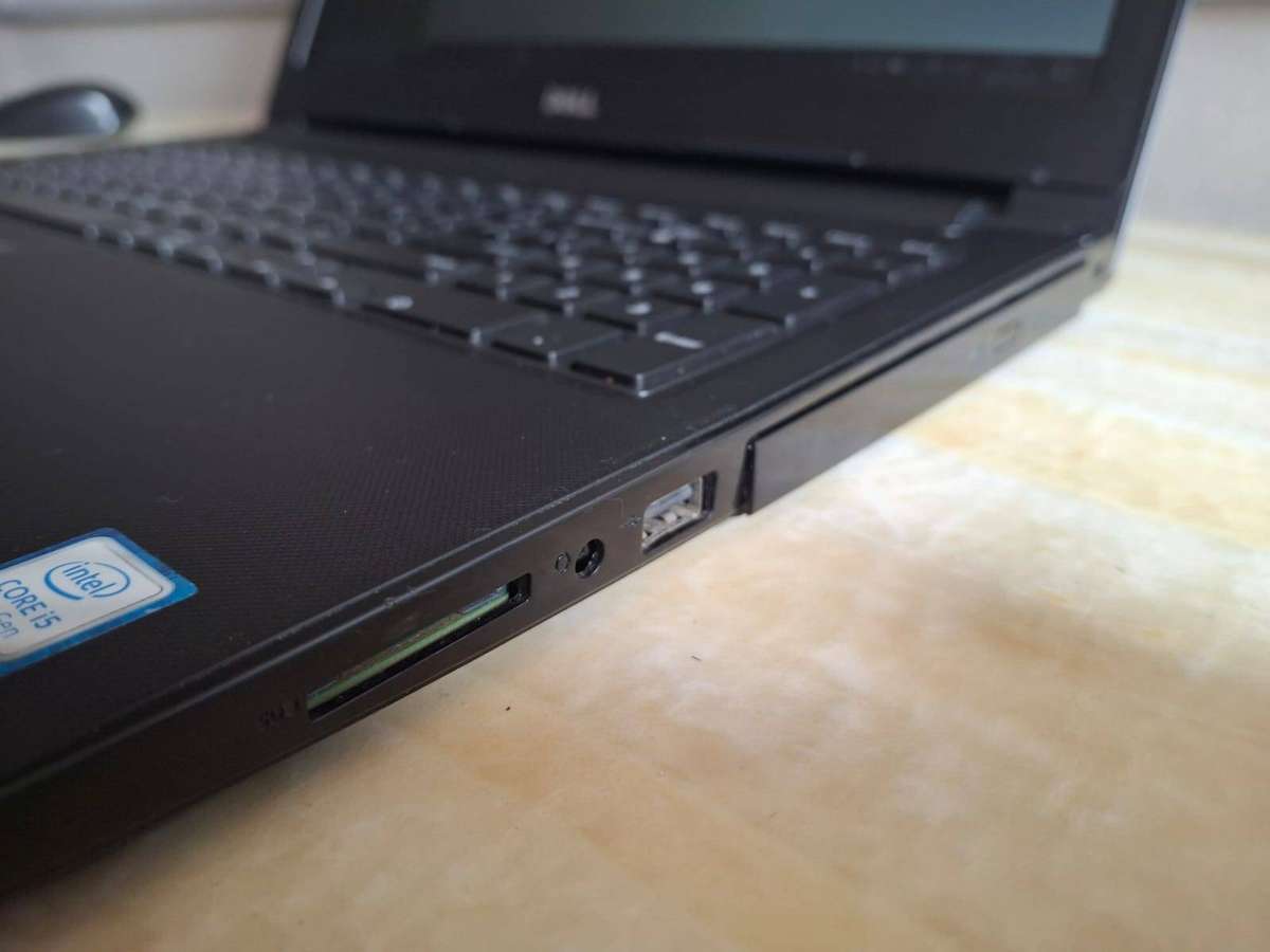 Dell I5-7200 2.5Ghz CPU - 8GB Ram - 256SSD - 15" LCD Screen - Excellent Battery + Backpack Carry Bag