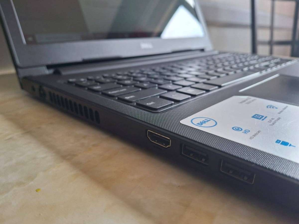 Dell I5-7200 2.5Ghz CPU - 8GB Ram - 256SSD - 15" LCD Screen - Excellent Battery + Backpack Carry Bag