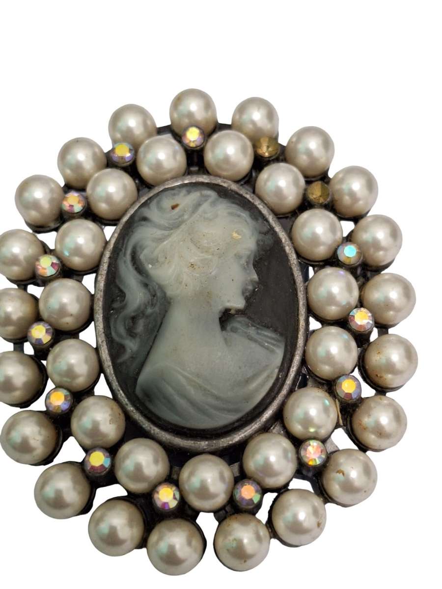 Lovely large brooch 6 x 5cm