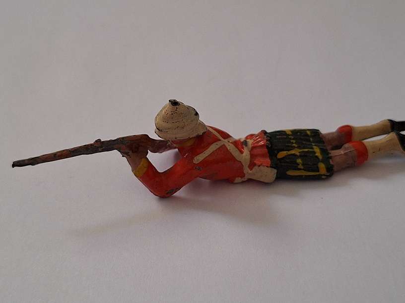 Britians lead soldiers and onr on horseback