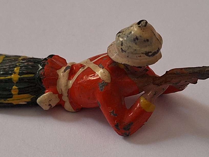 Britians lead soldiers and onr on horseback