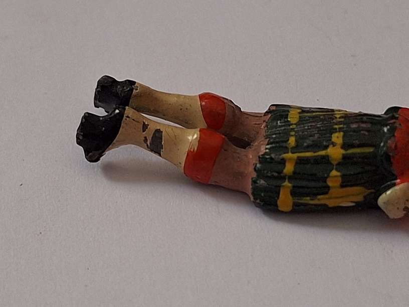 Britians lead soldiers and onr on horseback