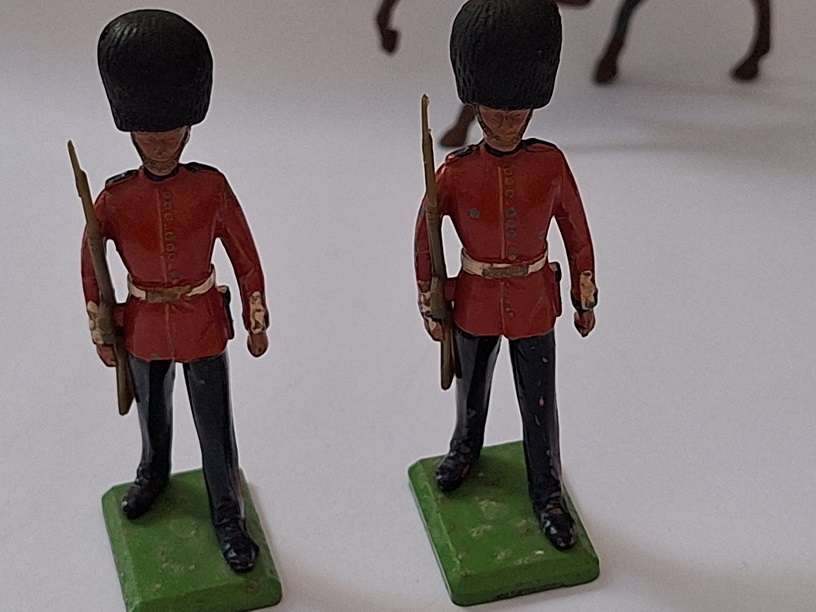 Britians lead soldiers and onr on horseback