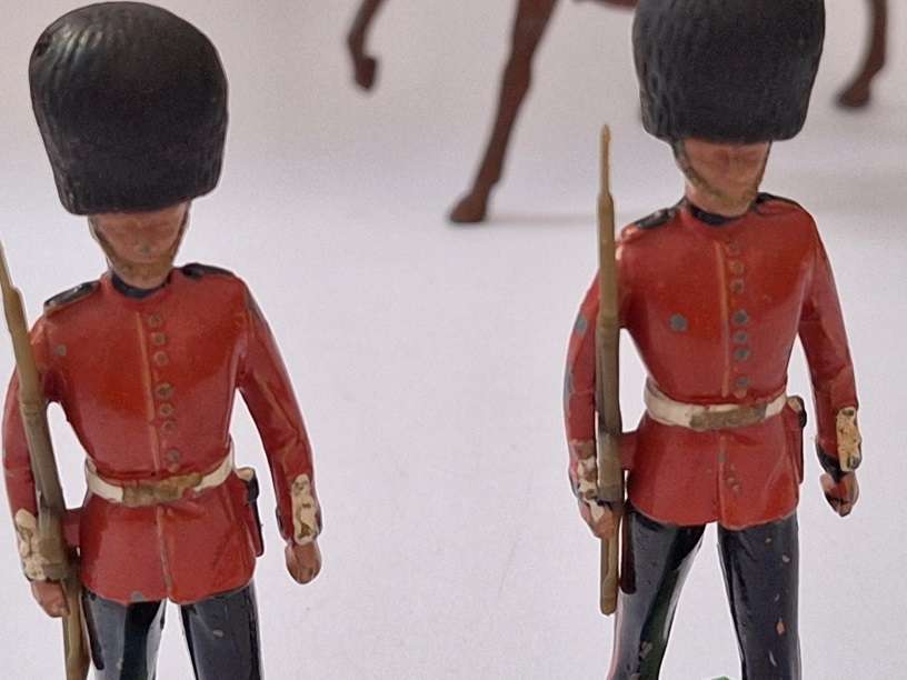 Britians lead soldiers and onr on horseback