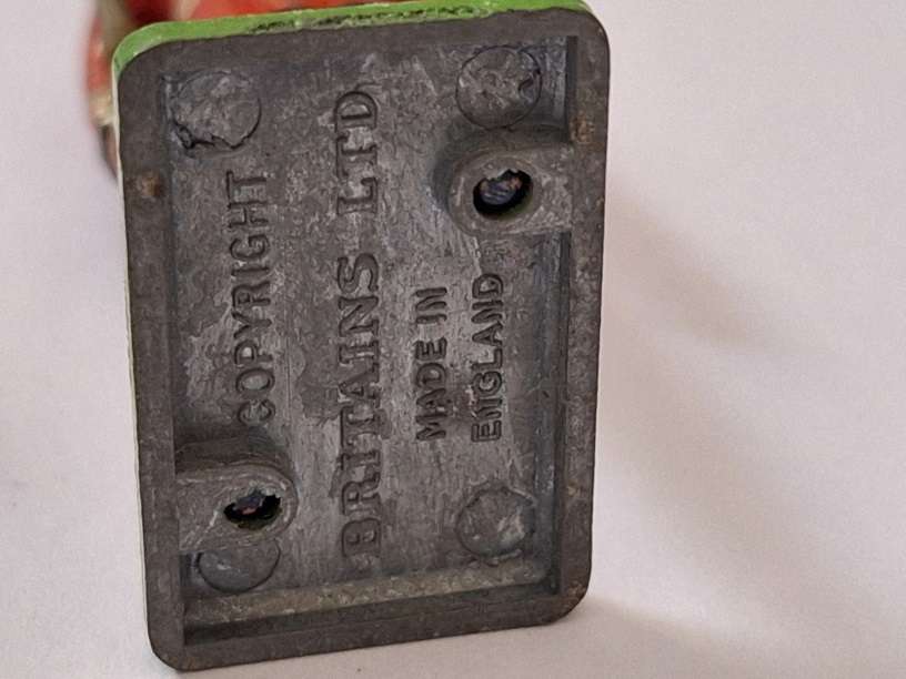 Britians lead soldiers and onr on horseback