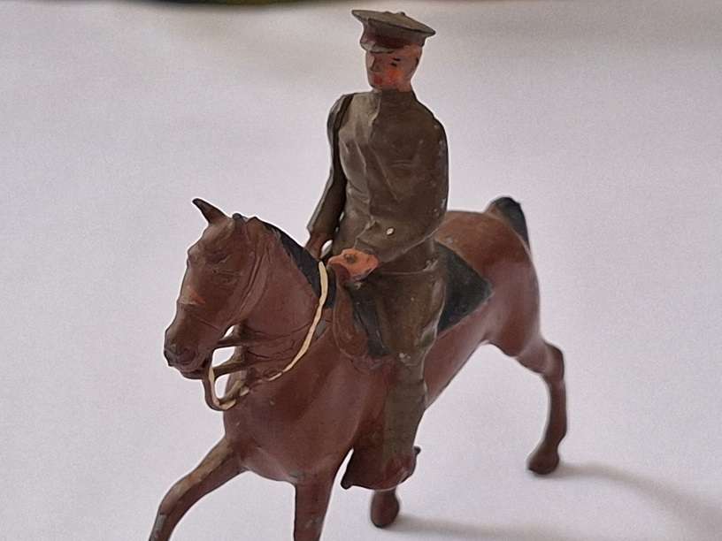 Britians lead soldiers and onr on horseback