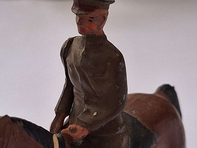 Britians lead soldiers and onr on horseback