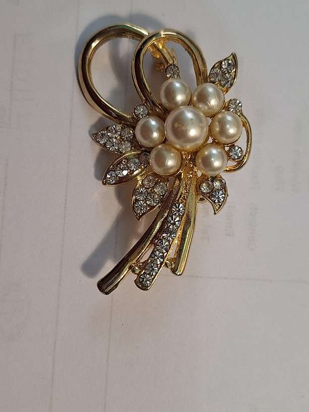Faux pearls and diamante brooch