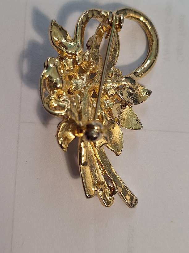 Faux pearls and diamante brooch