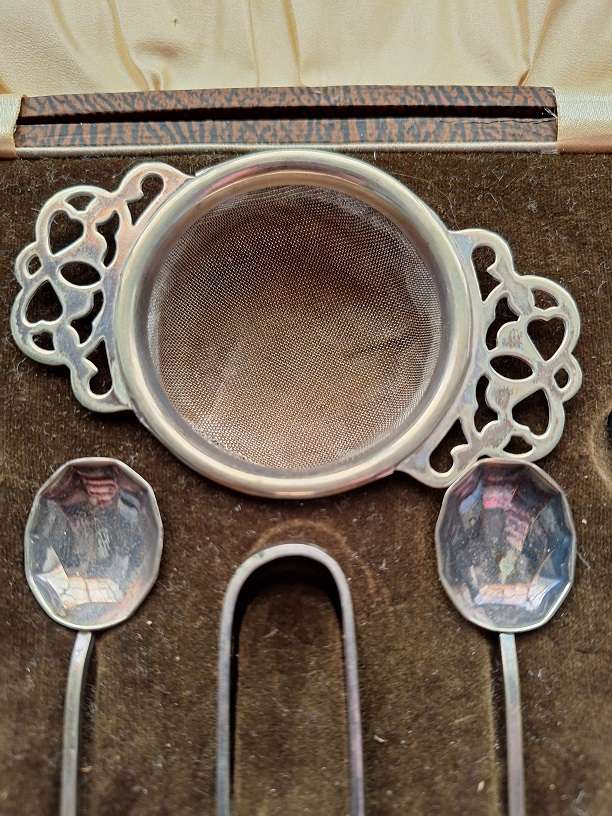 Lovely silver plated tea cutlery set