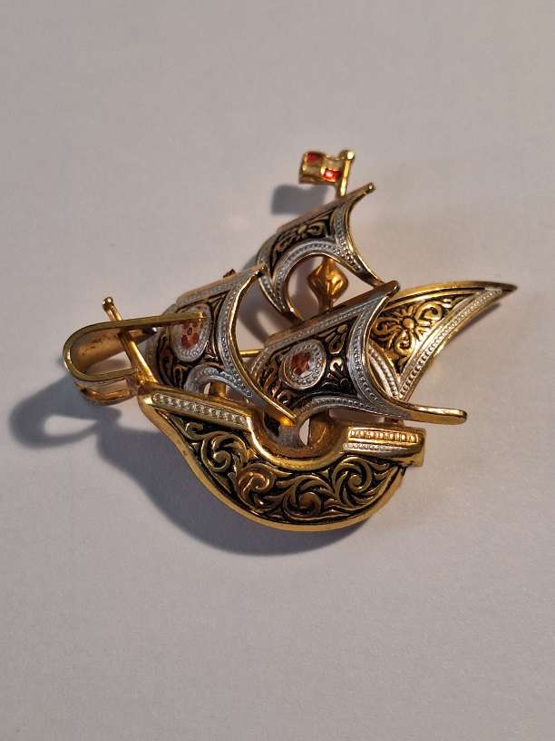 Vintage Damascene Spanish sailing/pirate boat brooch 5 x 4cm