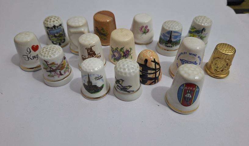 16 x Collectable thimbles, various sizes
