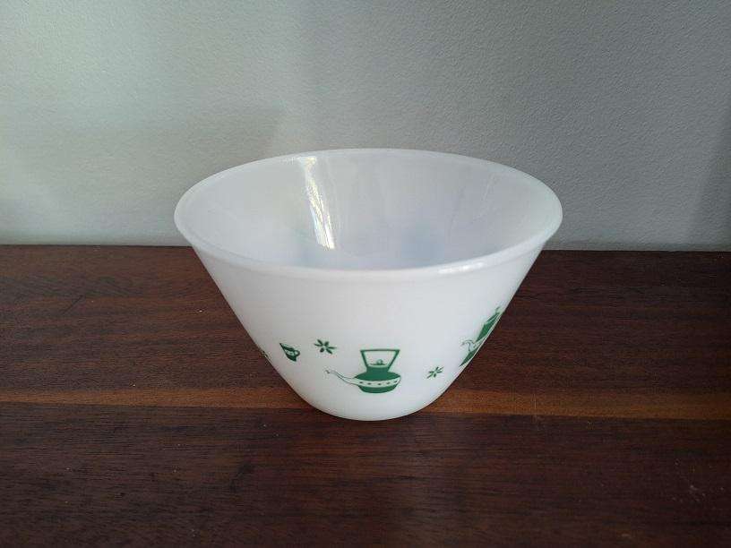 Vintage Milk Glass mixing bowl 10cm high