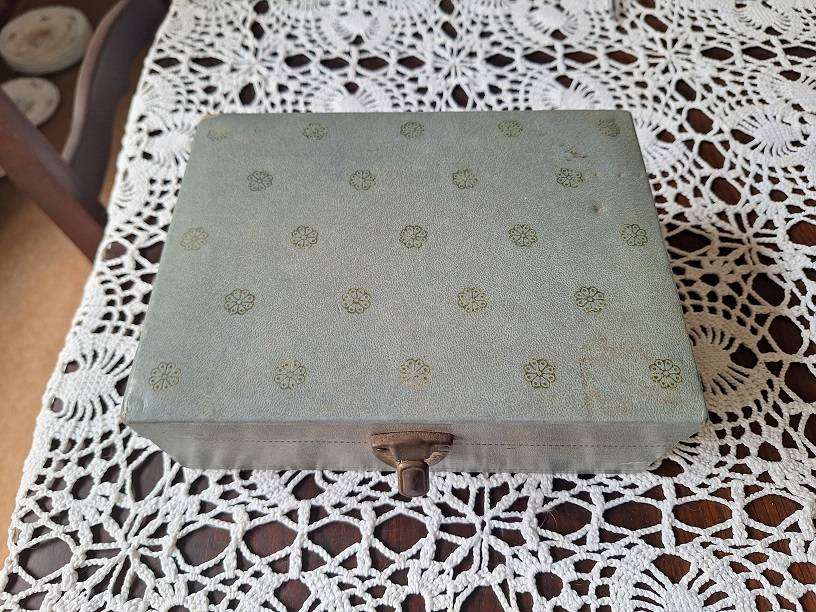 Vintage jewelery box