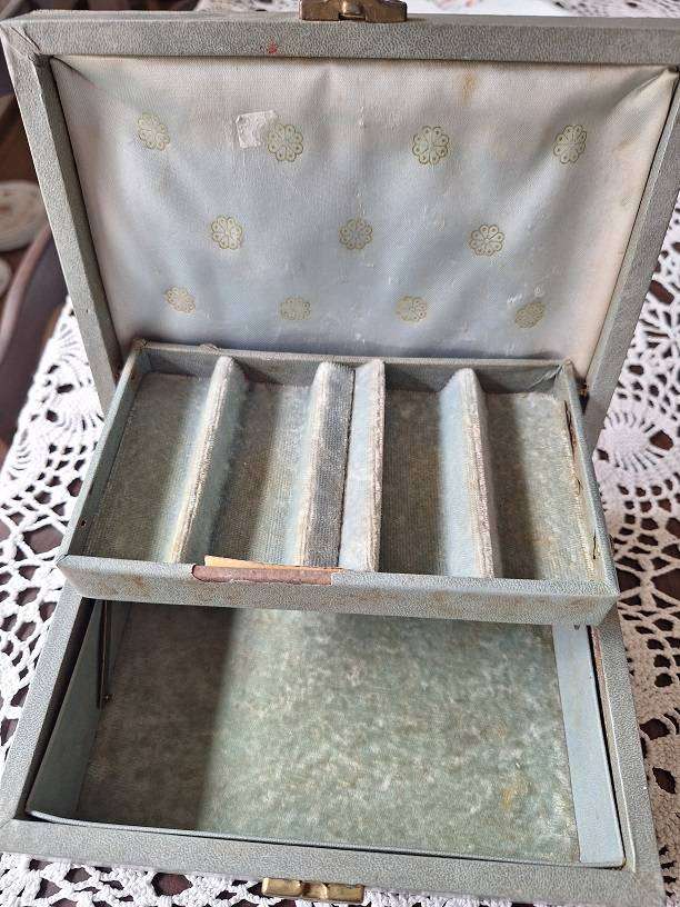 Vintage jewelery box