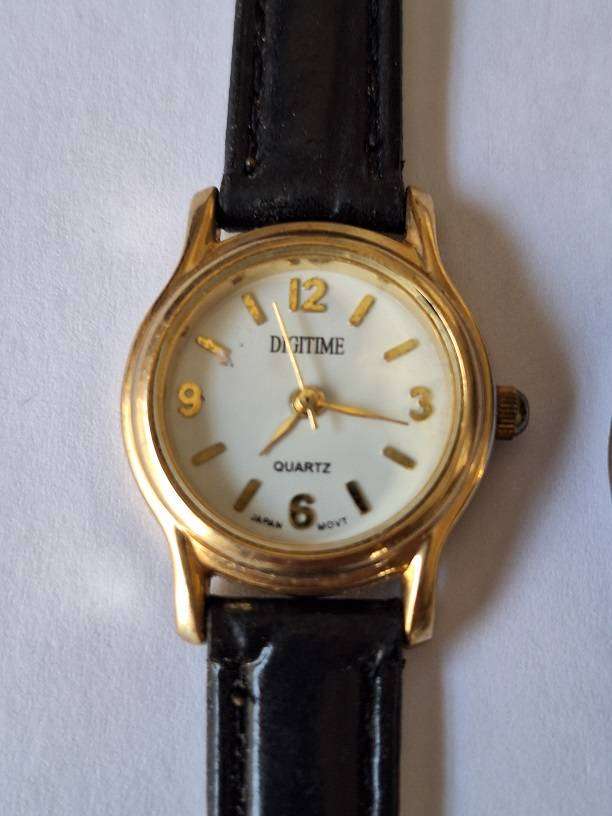 4 x Ladies watches not tested