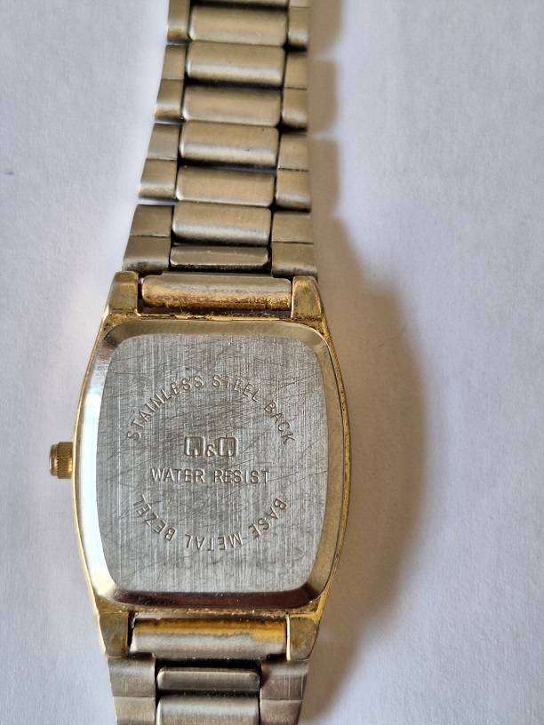 4 x Ladies watches not tested