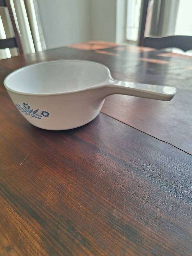 Vintage Corningware 1.5 pint Saucepan