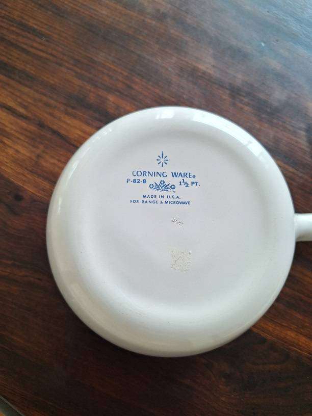 Vintage Corningware 1.5 pint Saucepan