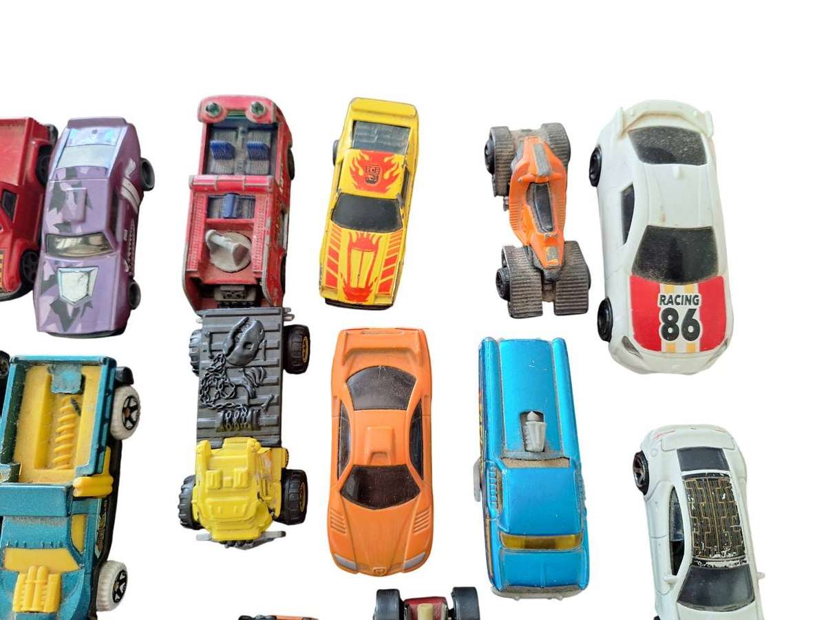 32 x Mostly Hot Wheels cars