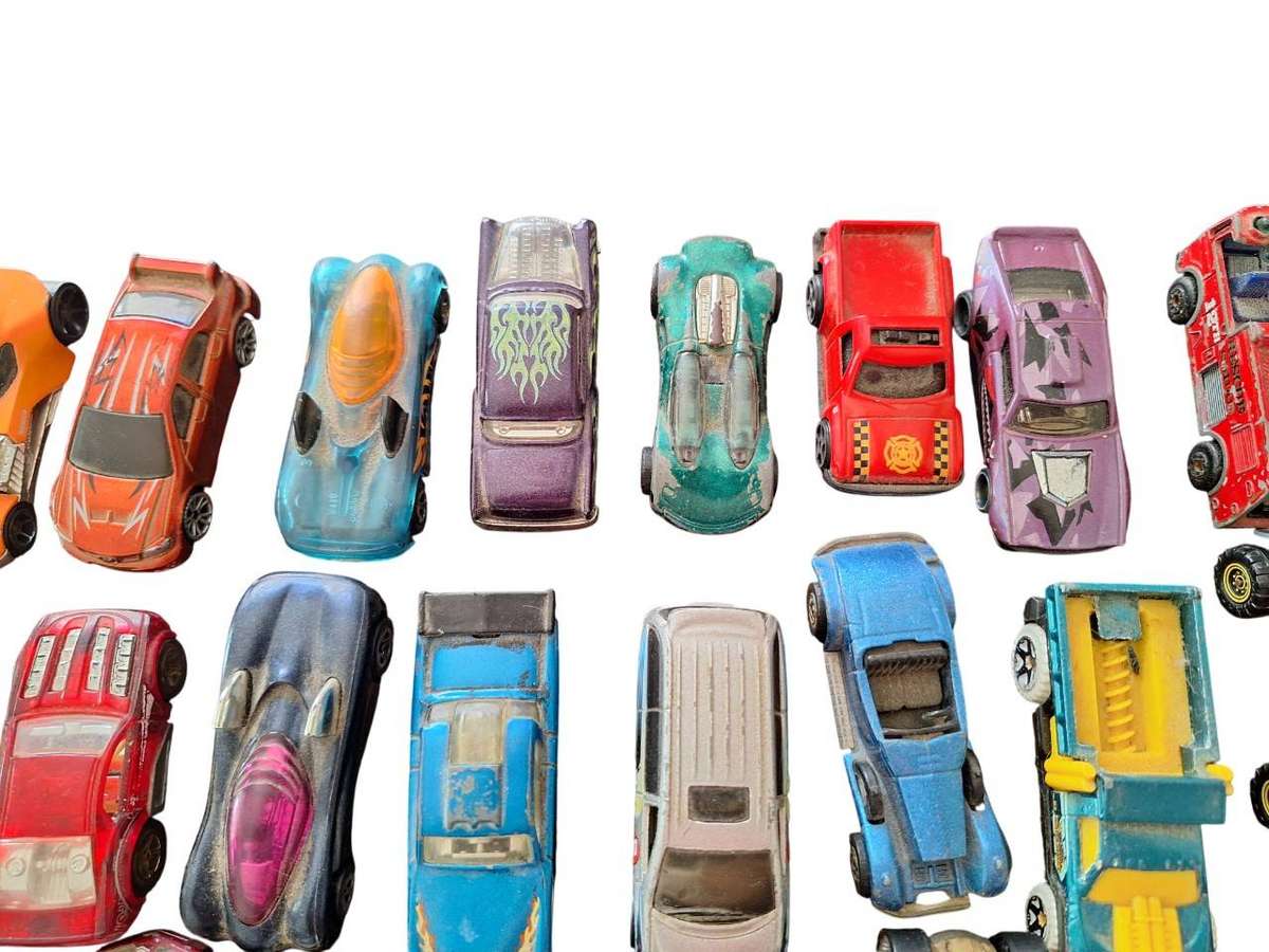 32 x Mostly Hot Wheels cars
