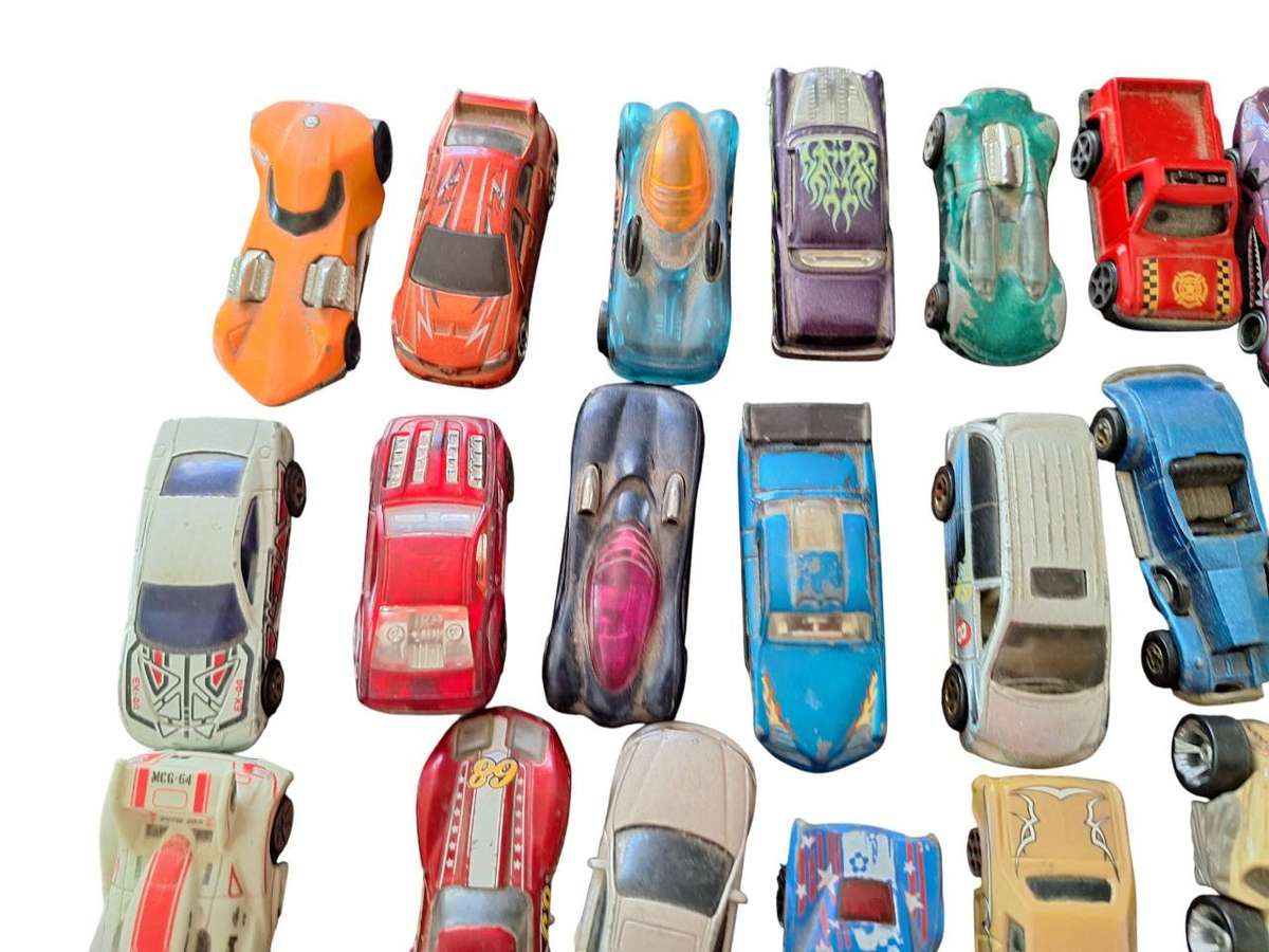 32 x Mostly Hot Wheels cars