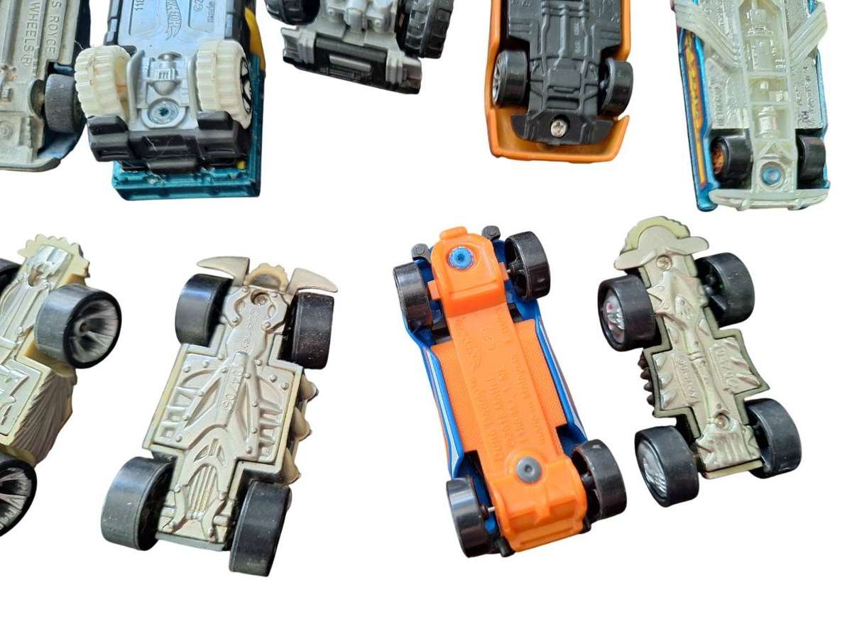 32 x Mostly Hot Wheels cars