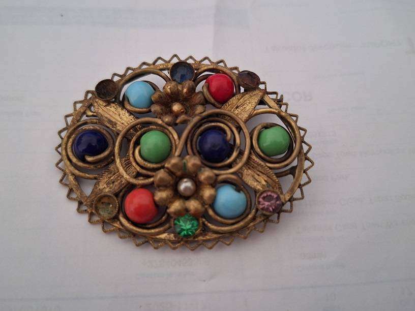 Vintage 1960s Rococo style Brooch (6 x 5cm)