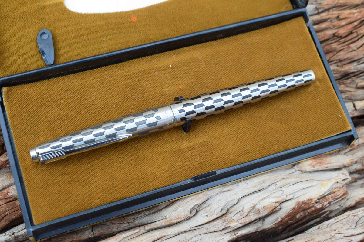 Parker 45 Black Shield Harlequin