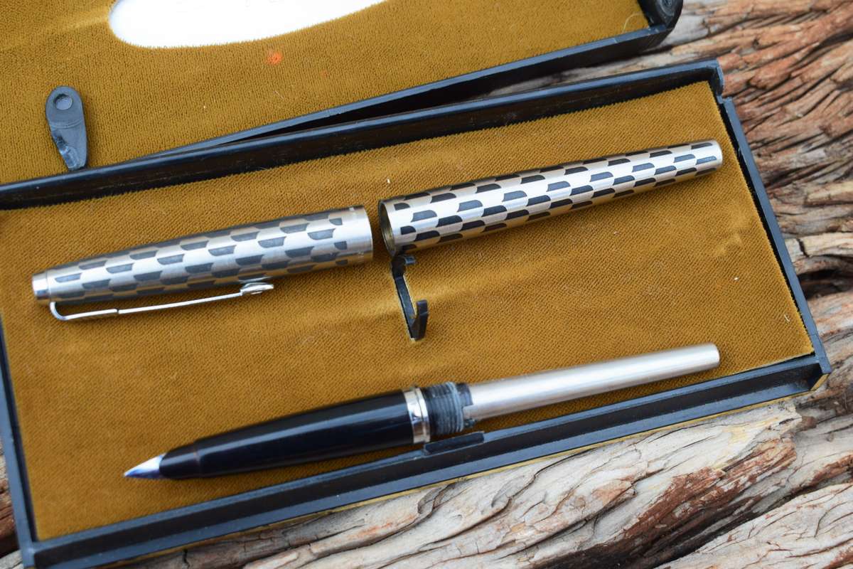 Parker 45 Black Shield Harlequin