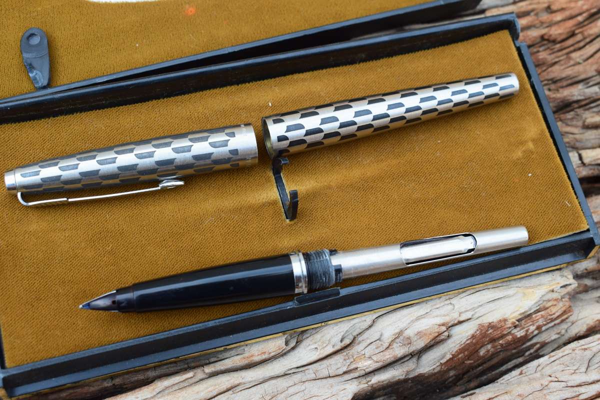 Parker 45 Black Shield Harlequin