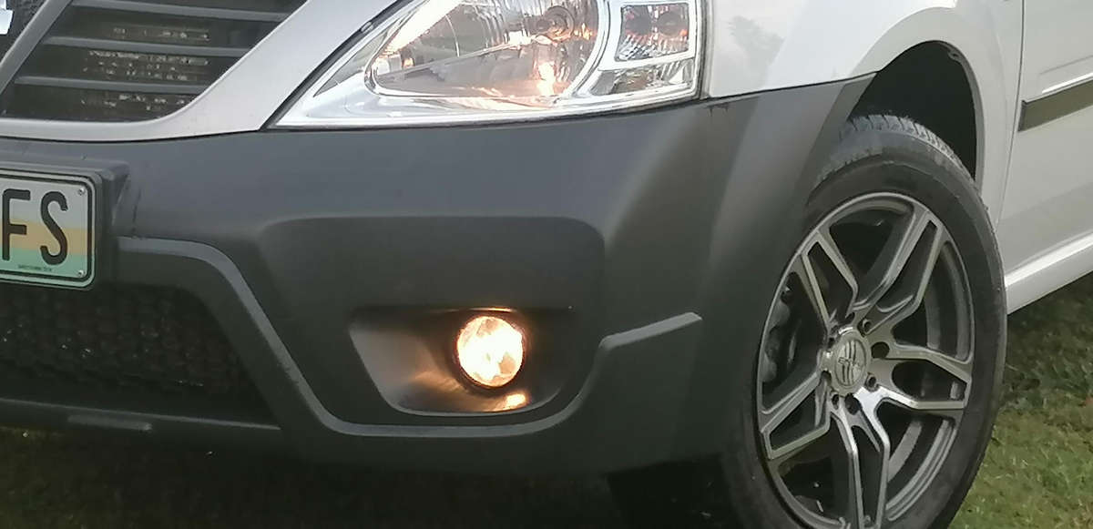 Nissan NP200 base fog light adapter