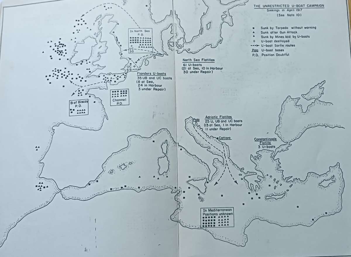 The Submarine and Sea Power - Vice Admiral Sir Arthur Hezlet - Softcover - 269 Pages