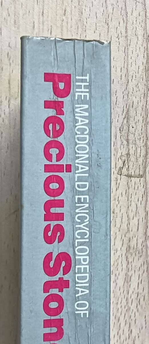 The MacDonald Encyclopedia of Precious Stones - Softcover - 384 pages