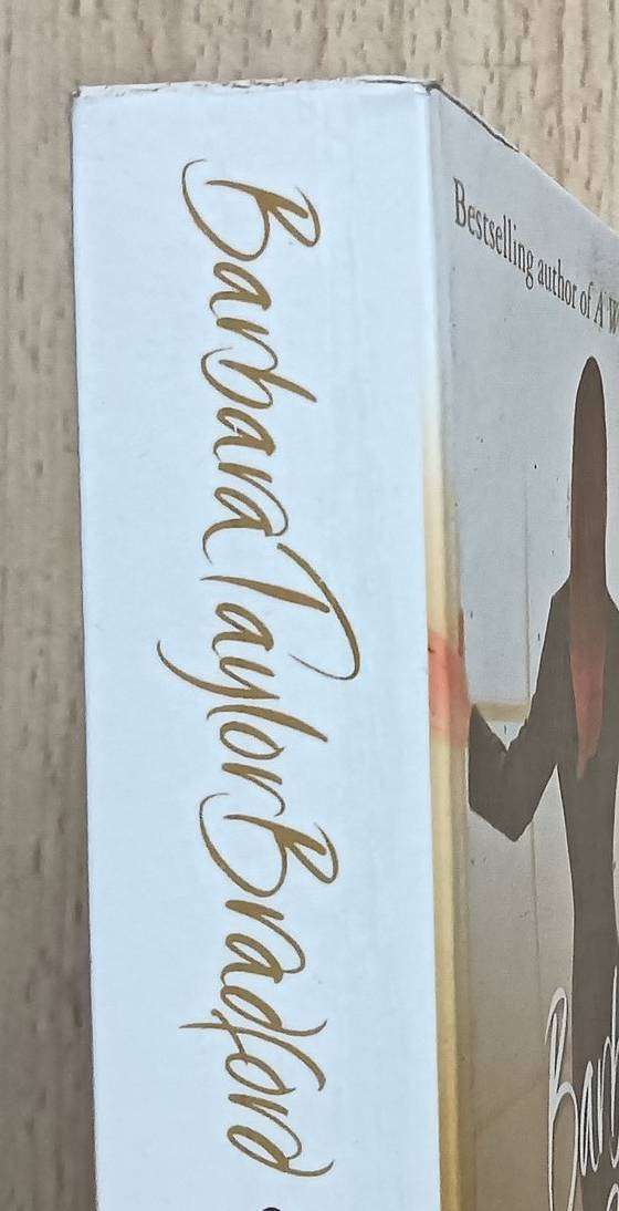 Being Elizabeth - Barbara Taylor Bradford - Softcover - 446 pages