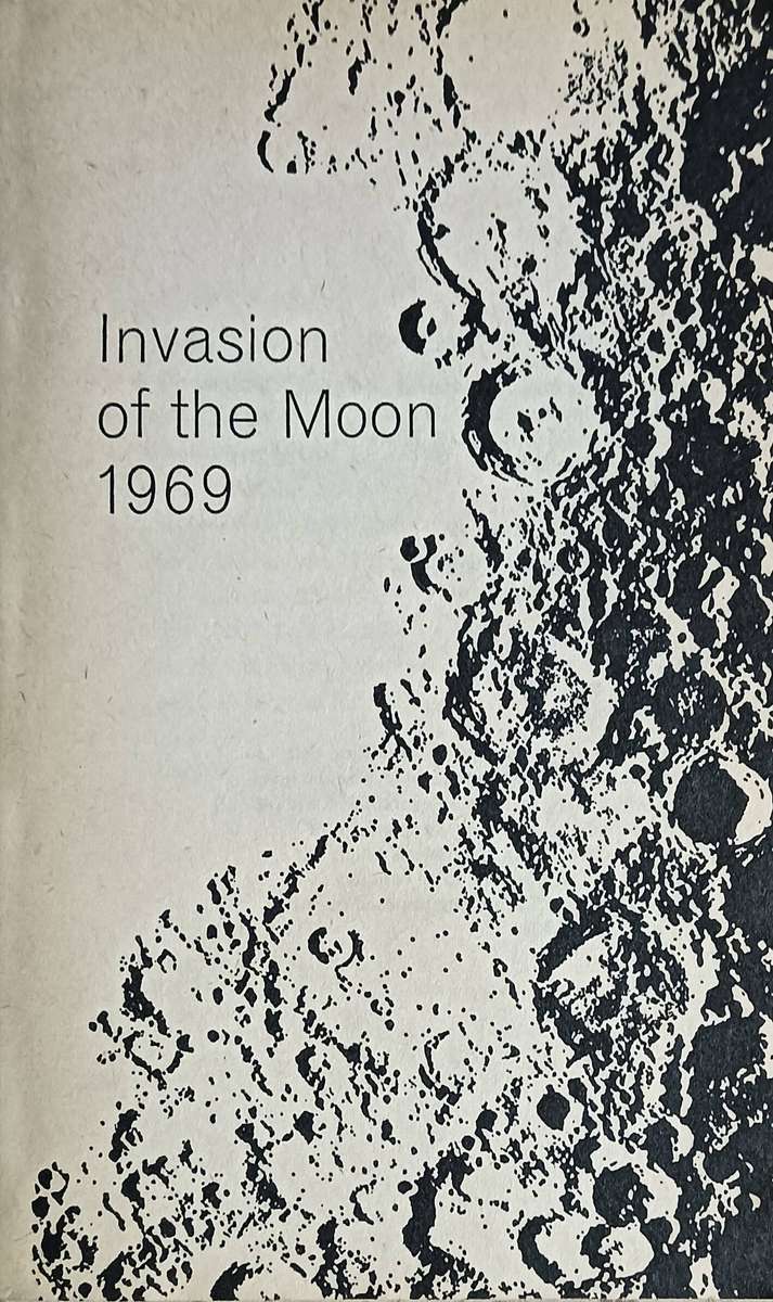 The Invasion of the Moon - Peter Ryan - Softcover -189 pages - 1st Edition - A Penguin Book