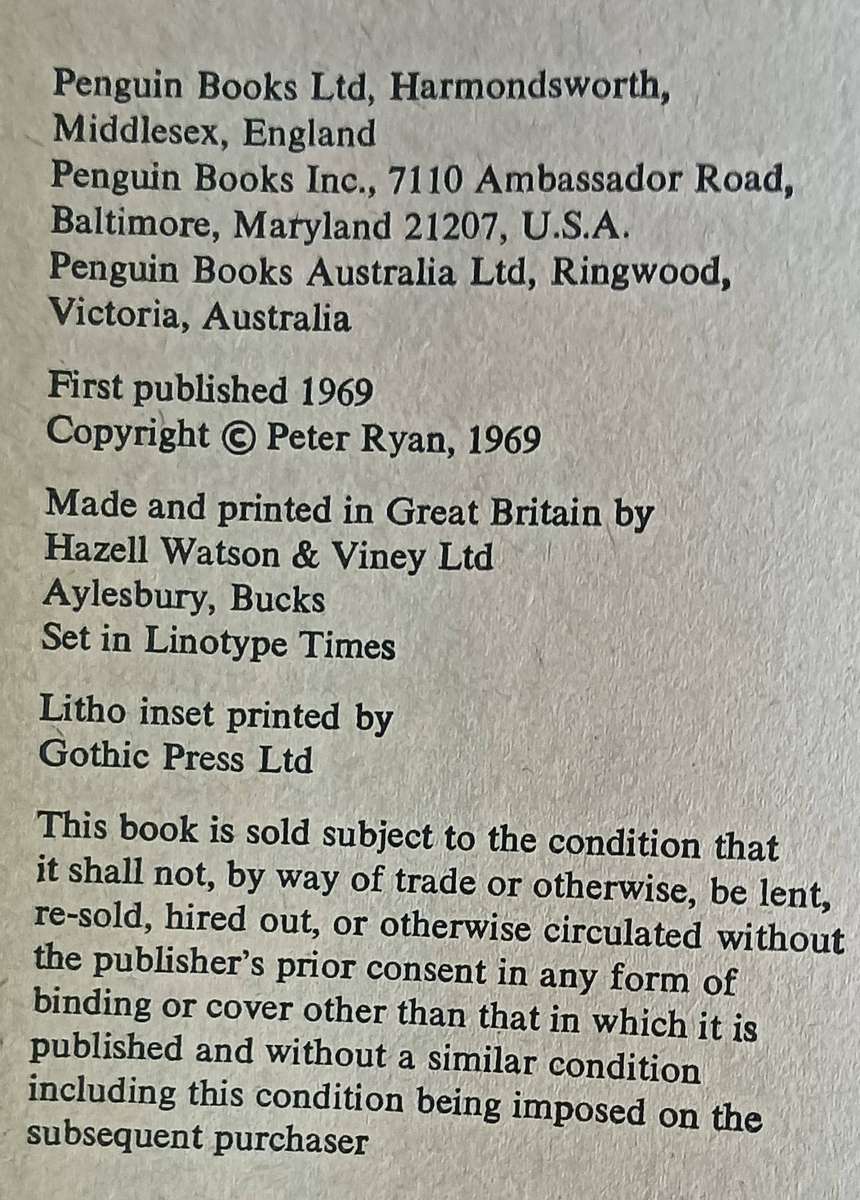 The Invasion of the Moon - Peter Ryan - Softcover -189 pages - 1st Edition - A Penguin Book