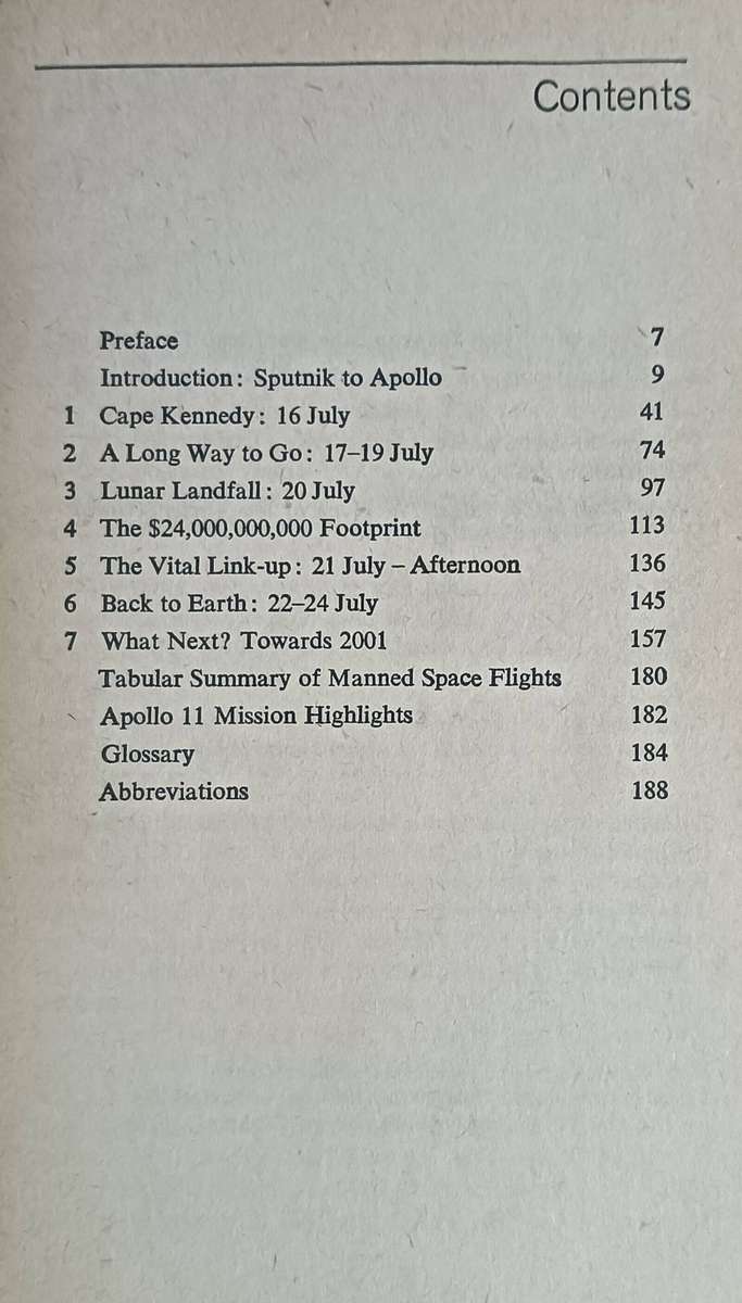 The Invasion of the Moon - Peter Ryan - Softcover -189 pages - 1st Edition - A Penguin Book