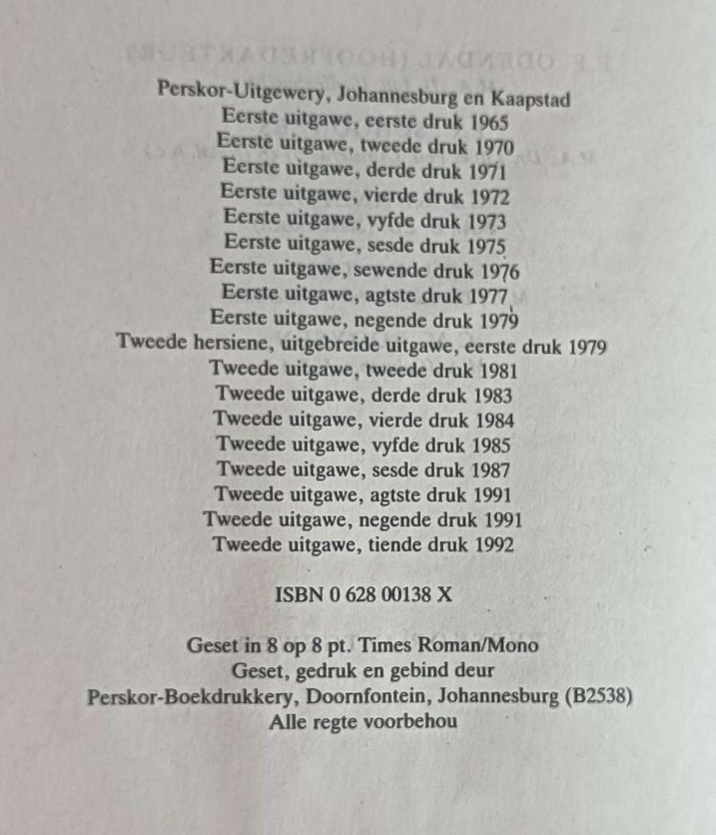 HAT Verklarende Handwoordeboek van die Afrikaanse Taal- Hardcover - 1378 pages